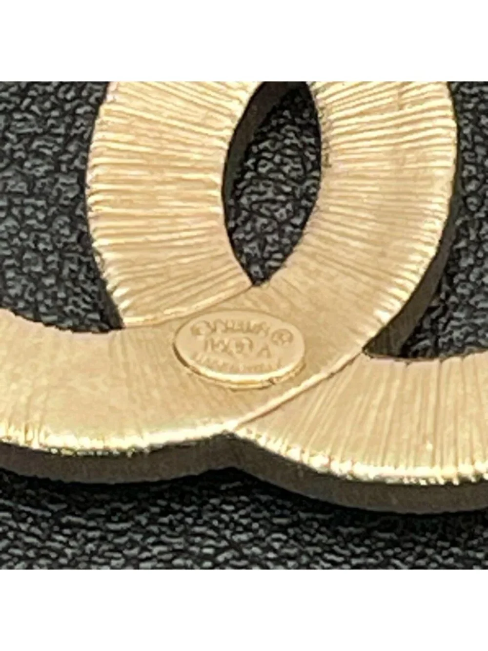 Chanel CC Logo Faux Pearl Gold Icon Brooch